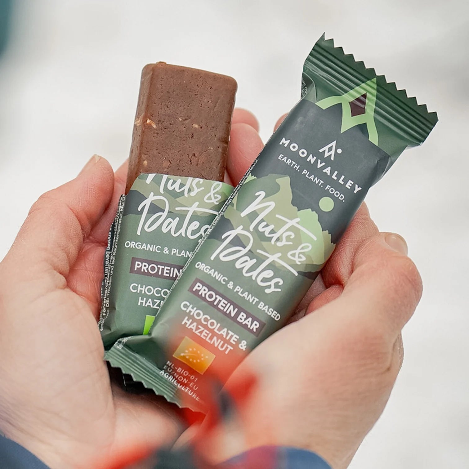 Moonvalley Energibar Nötter & Dadlar Hasselnöt (47g) - DATUMVARA