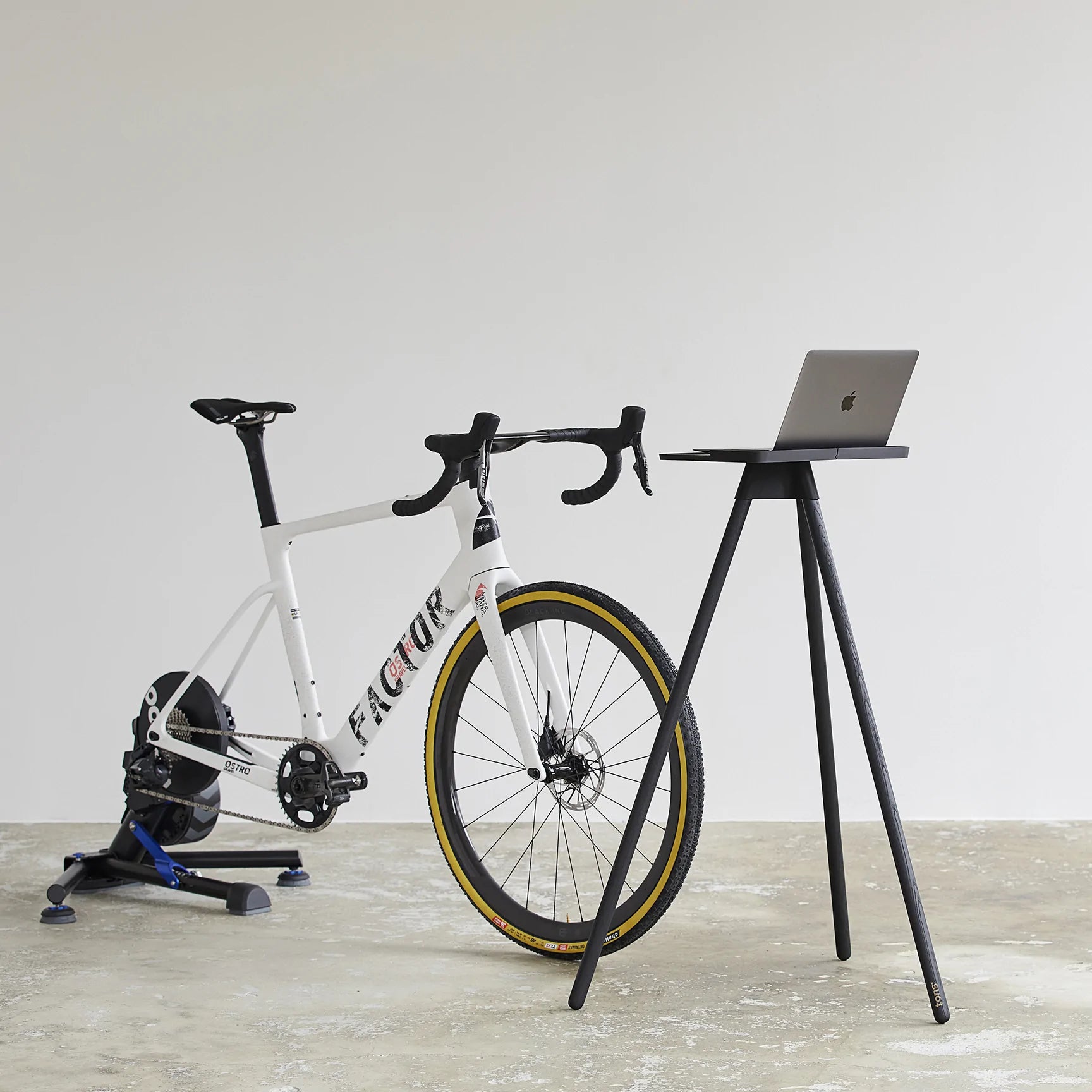 Tons Studio Laptop Race Bord Natural Oak