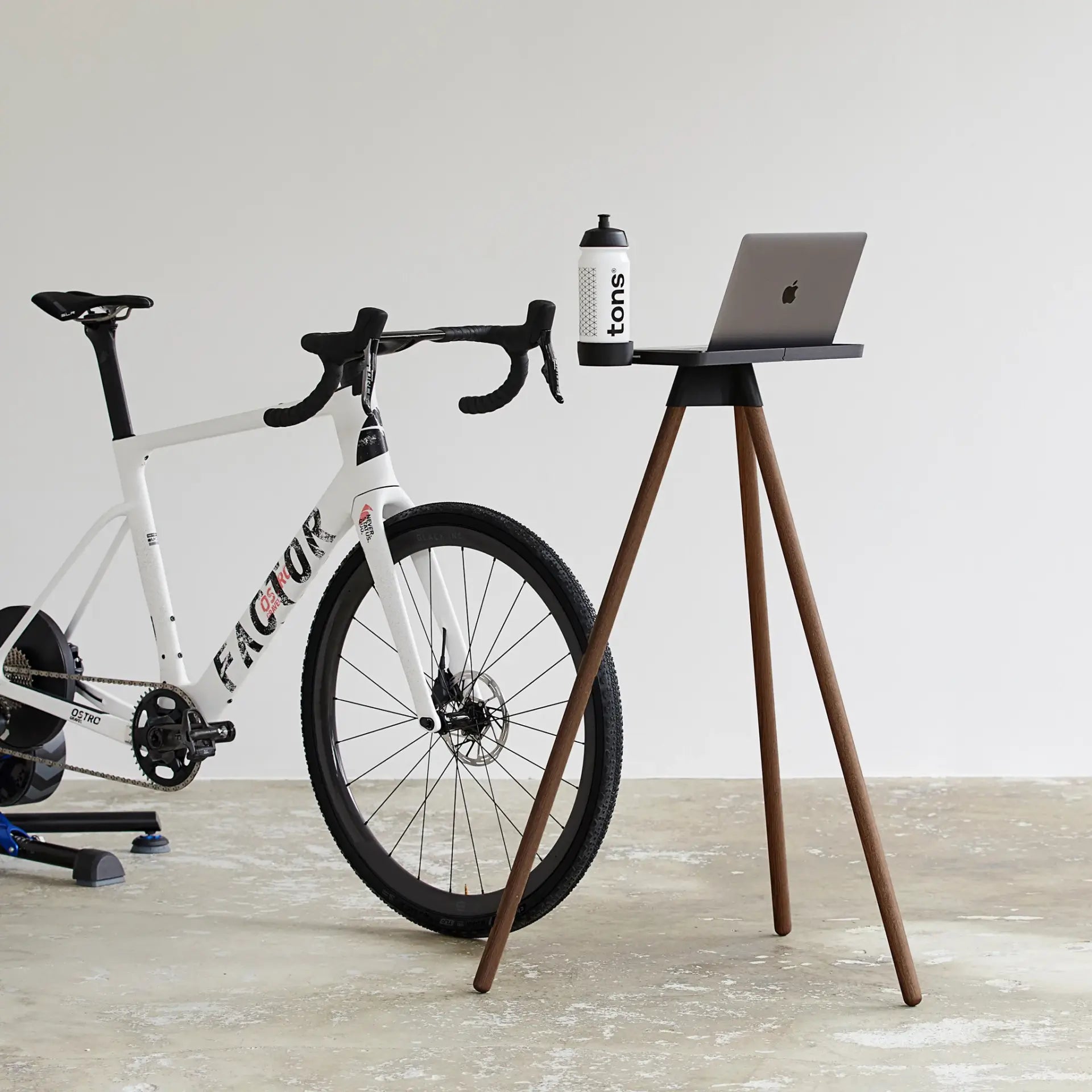 Tons Studio Laptop Race Bord Natural Oak