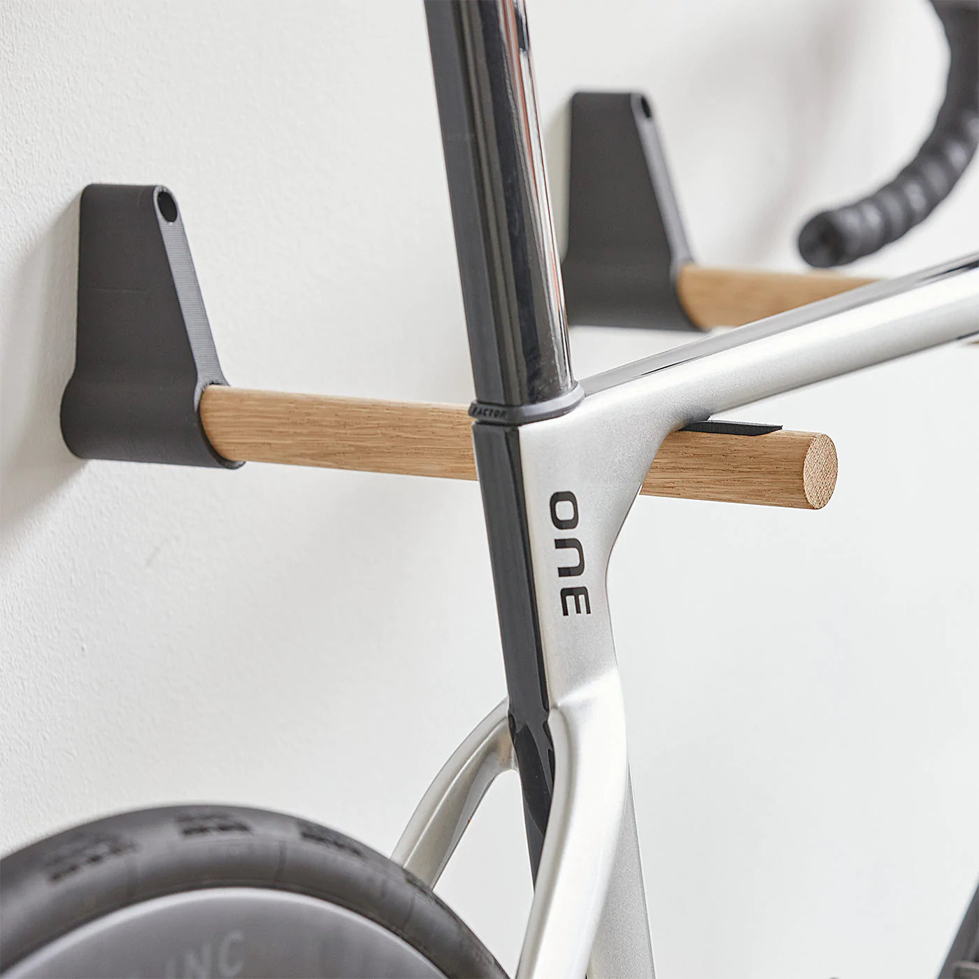 Tons Studio Väggfäste Natural Oak Road (32cm)