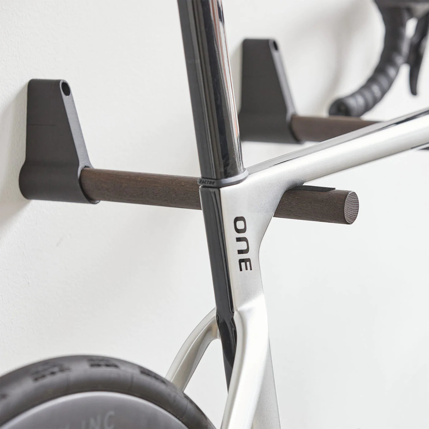 Tons Studio Väggfäste Natural Oak Road (32cm)